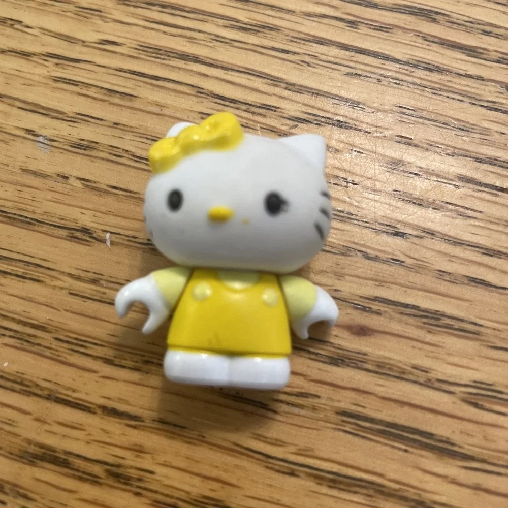 Hello Kitty Mini Figure Lego Stamped '76 11 Sanrio‎ Yellow shirt & Bow
